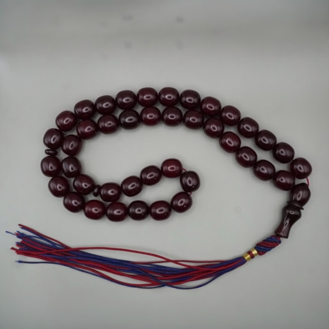 عنابي قصة تفاحية