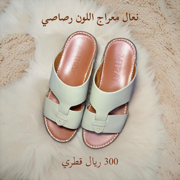 نعال رجالية اللون رصاصي